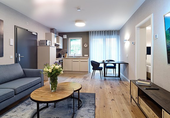 Erasmus Lodge: Modern Oak