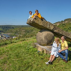 Skulptur "Knie im Gelenk"
