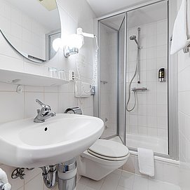 Standard Doppelzimmer Badezimmer