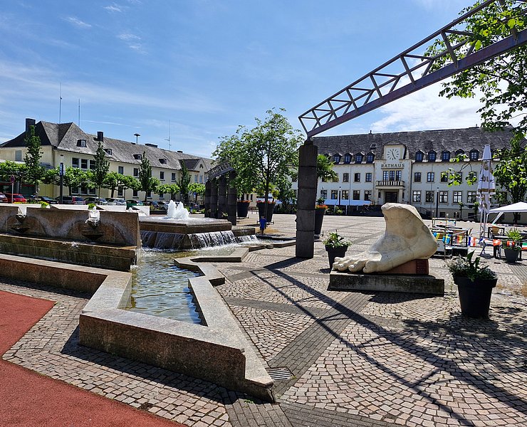 Martkplatz mit Rathaus Konz