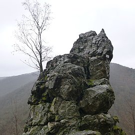 Bischofsmütze, Felsformation oberhalb des Kautenbachtals