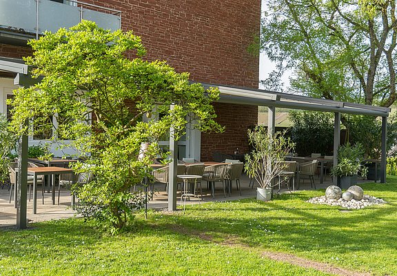 WEINhotel Ayler Kupp Sommer-Terrasse
