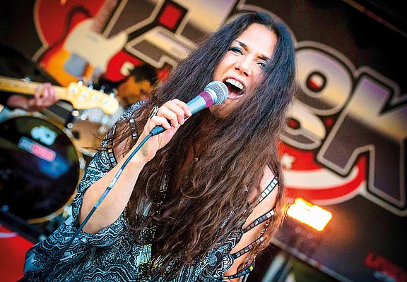 Sari Schorr (2)