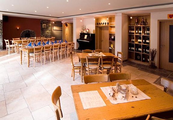 Weingut-Brennerei Hutmacher (1)