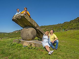 Skulptur Knie im Gelenk Nittel