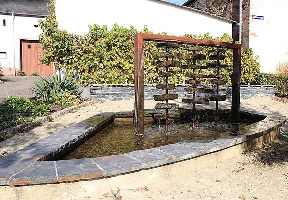 Brunnen Marktplatz Oberemmel