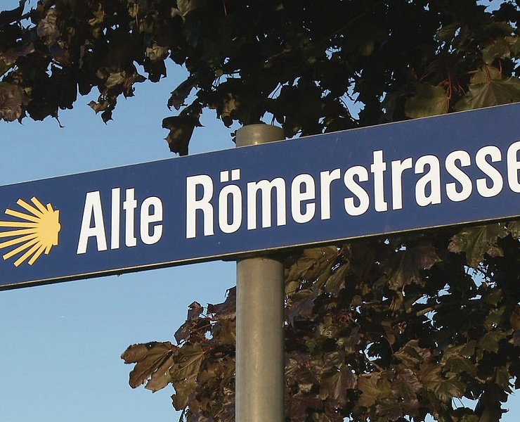 Weite Strecken verläuft der Jakobsweg auf historischen Trassen