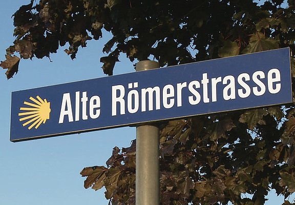 Weite Strecken verläuft der Jakobsweg auf historischen Trassen