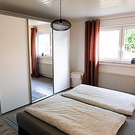 Schlafzimmer 1