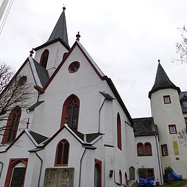 Evangelische Kirche Trarbach mit angebauter Pilgerherberge