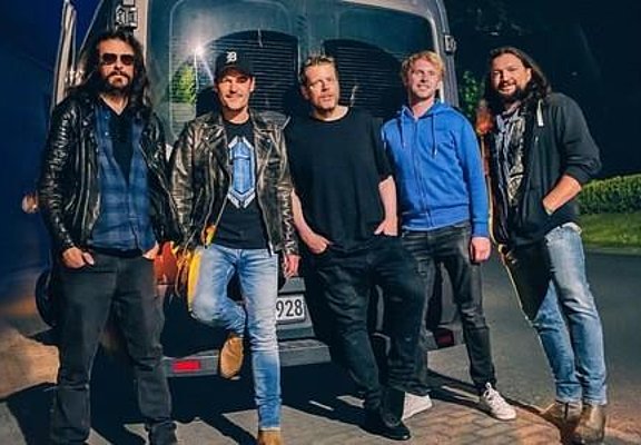 Danny Bryant & Band