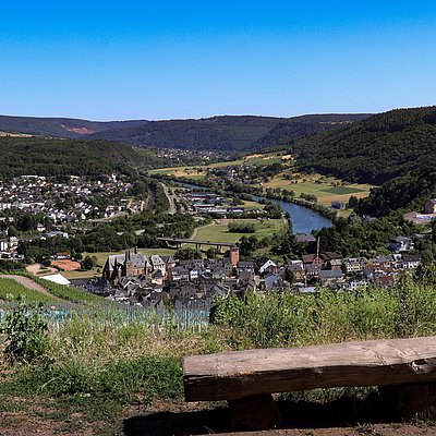 Foto: Blick vom Warsberg auf Saarburg