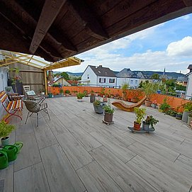 Zimmer überm Blumenladen (07)
