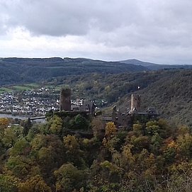 Auf Augenhöhe mit Burg Thurant: Aussicht vom Bleidenberg aus