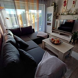 Wohnbereich mit Zugang zum Schlafzimmer