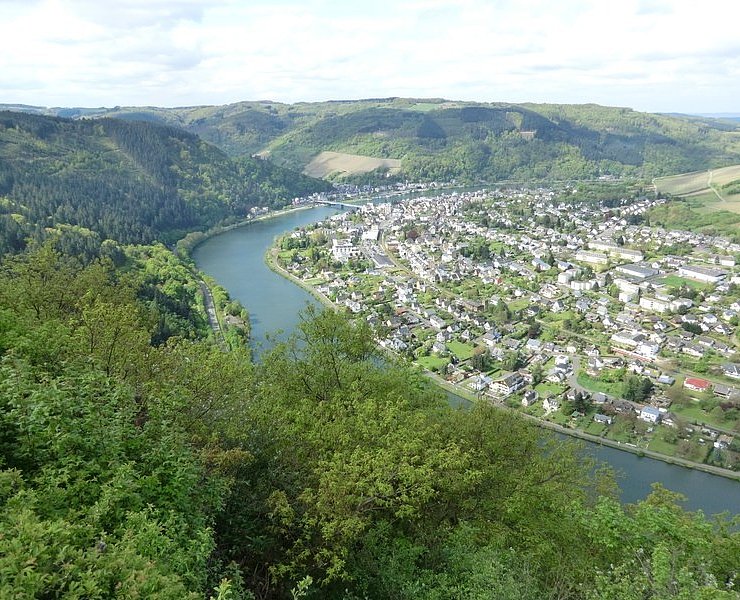 Blick vom Pavillion "Auf'm Rech" auf die Moselschleife bei Traben-Trarbach