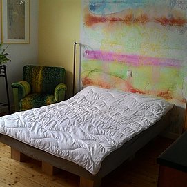 Zimmer überm Blumenladen (01)