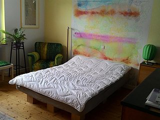 Zimmer überm Blumenladen (01)