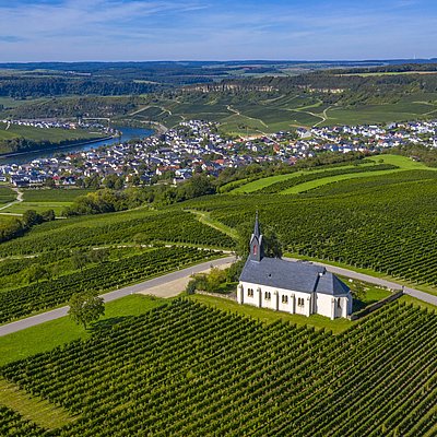 Foto: Rochuskapelle und Blick auf Nittel