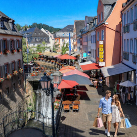 Einkaufsbummel in Saarburg