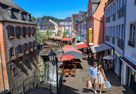 Einkaufsbummel in Saarburg