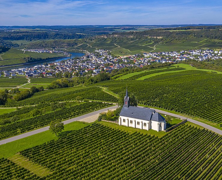 Rochuskapelle und Blick auf Nittel