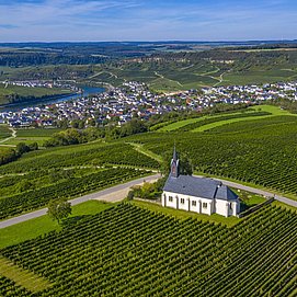 Rochuskapelle und Blick auf Nittel