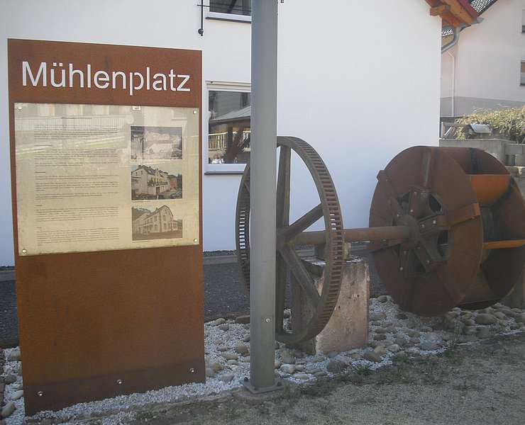 Mühlenplatz Kollesleuken (01)