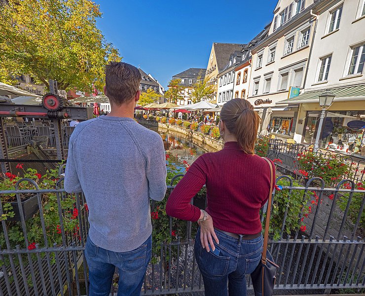 Blick auf den Wasserfall Saarburg