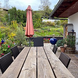 Großer Terrassen-Tisch
