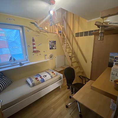 Foto: Kinderzimmer mit Aufgang zur Schlafempore