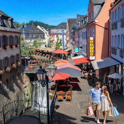 Foto: Einkaufsbummel in Saarburg