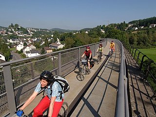 Maare-Mosel-Radweg: Viadukt in Daun