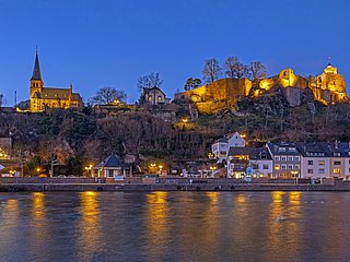 Saarburg bei Nacht