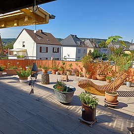 Zimmer überm Blumenladen (06)