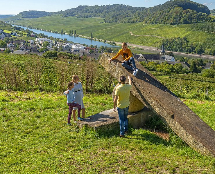Skulptur "Knie im Gelenk" (1)