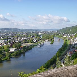 Moselufer Zurlauben mit Freitreppe vom Felsenweg aus