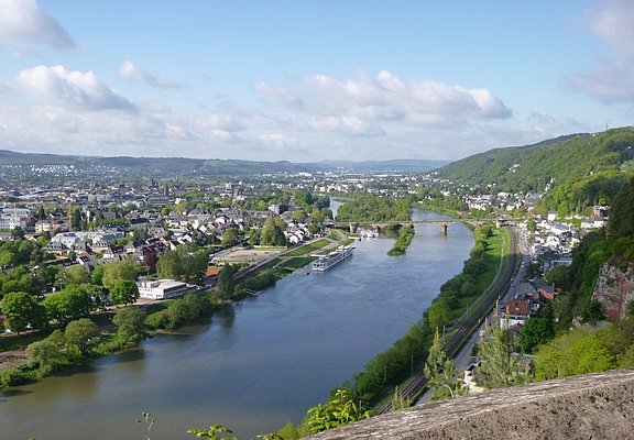 Moselufer Zurlauben mit Freitreppe vom Felsenweg aus