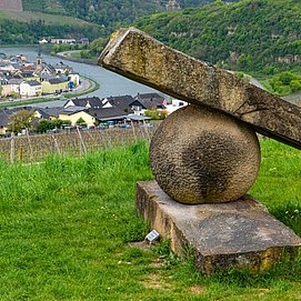 Skulptur Kniegelenk am Nitteler Skulpturenweg