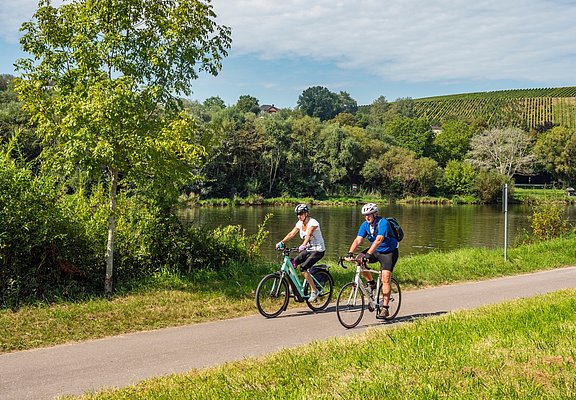 Radfahrer auf dem Saar-Radweg