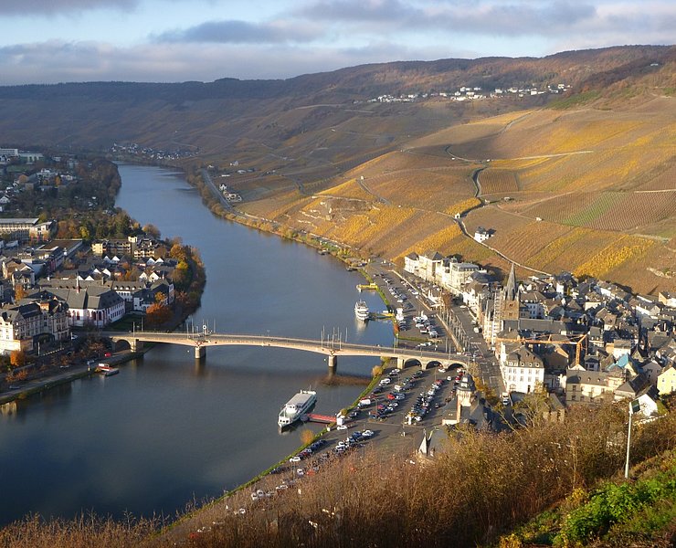 Blick auf Bernkastel-Kues von Burg Landshut aus