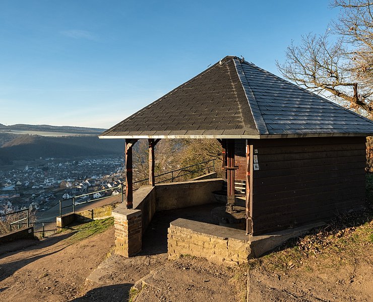 Hütte auf dem Moselsteig bei Winningen